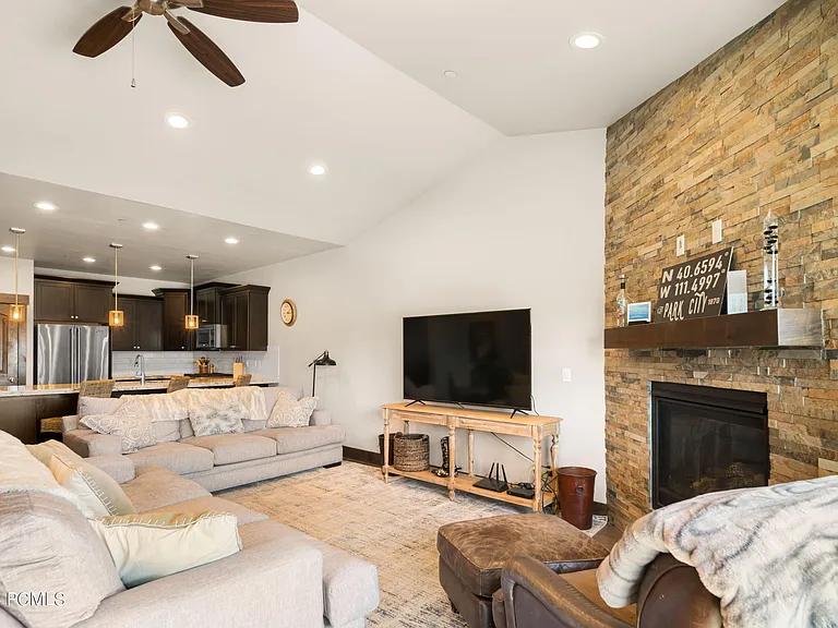 1220 W Wintercress Trl — Photo 15