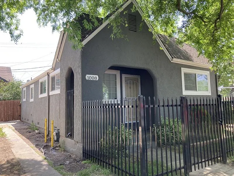 1008 X St — Photo 2