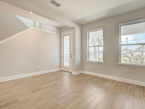 The Belshire - Entry