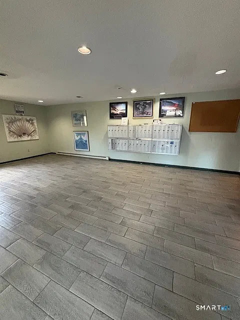 2 bed, 1.0 bath, 800 sqft, $2,050 — Photo 3