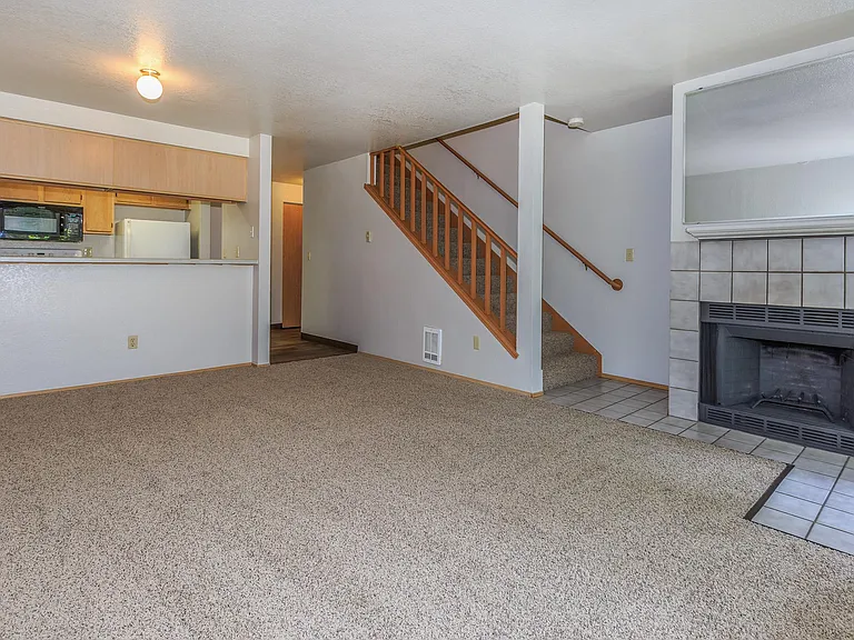Emerald Court — Photo 1