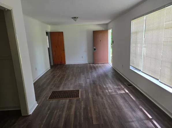 2826 Oak Forest Dr, Jackson, MS 39212