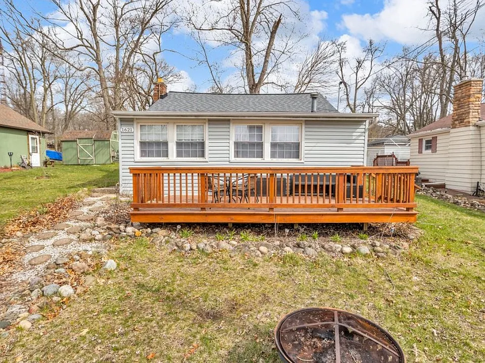 1621 Greenwood Ct
