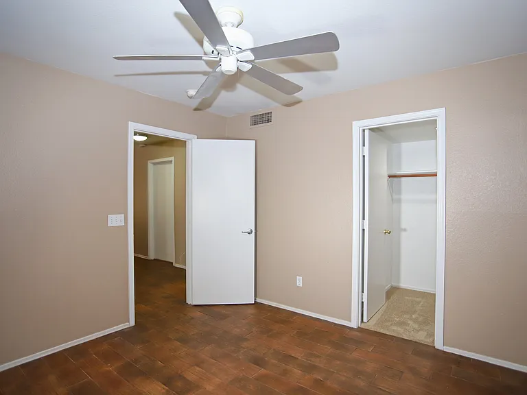 842 N Naples Dr — Photo 24