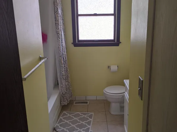 52 N Grove St #2, Carpentersville, IL 60110