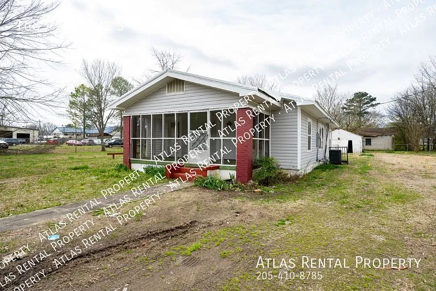 Charming 3BR Retreat in Dolomite Renovated & Pet-Friendly! — Photo 2
