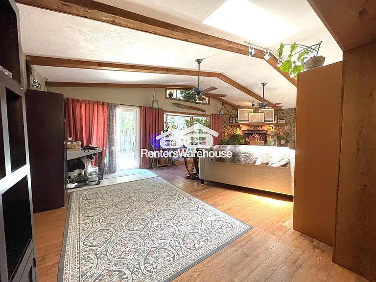 802 Embassy Rd — Photo 12