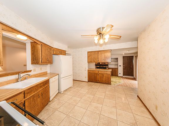 3rd image of 3240 W Southwood Dr