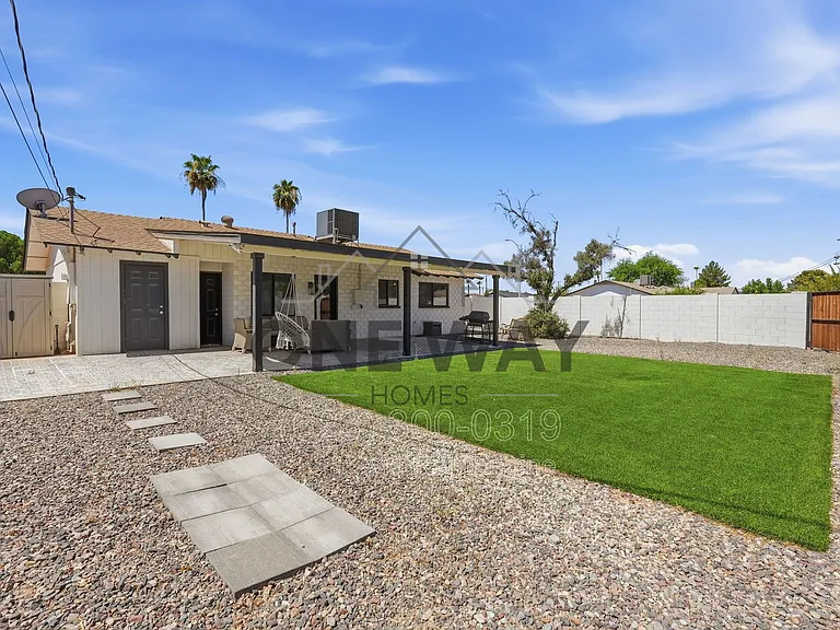 8702 E Sheridan St — Photo 26