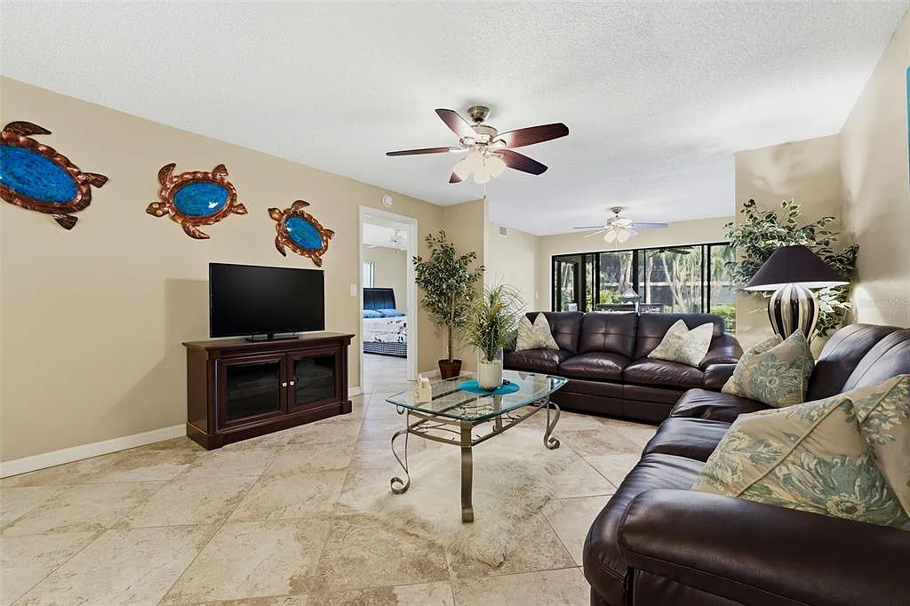 2 bed, 2.0 bath, 1232 sqft, $4,500 — Photo 4