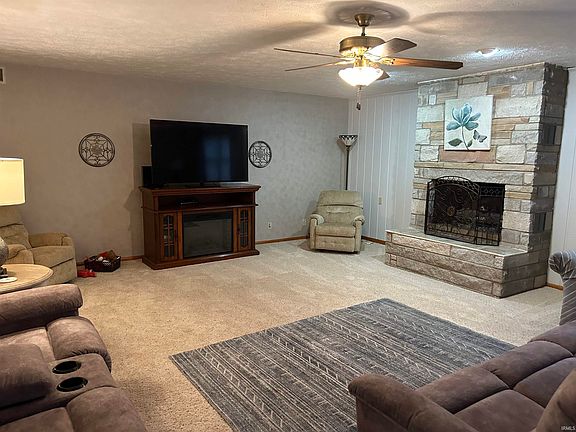 4th image of 320 E Roselawn Dr