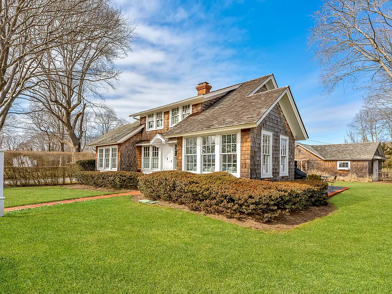 1 Village Ln — Photo 1