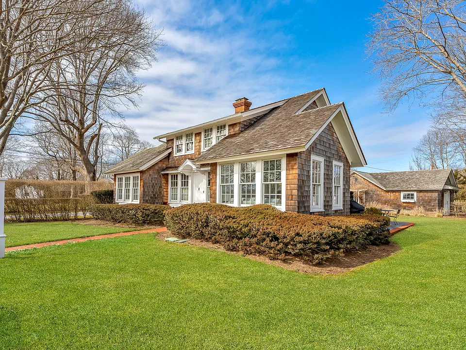 1 Village Ln