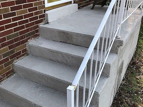3rd image of 631 Gordon Dr