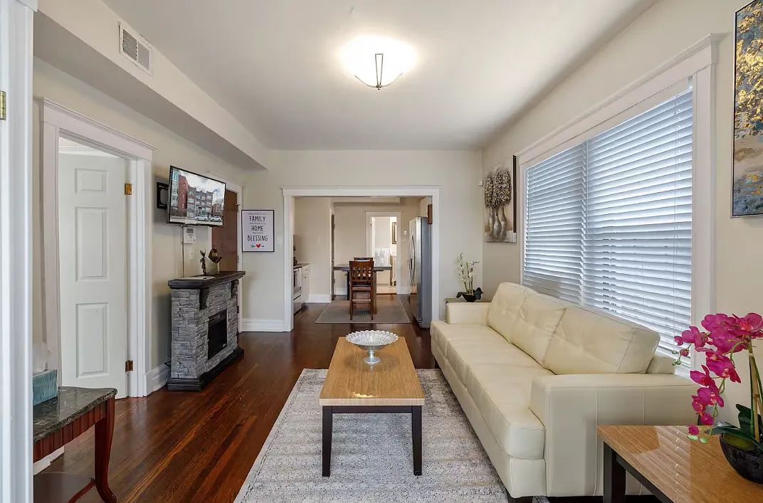 6136 Delmar Blvd — Photo 1