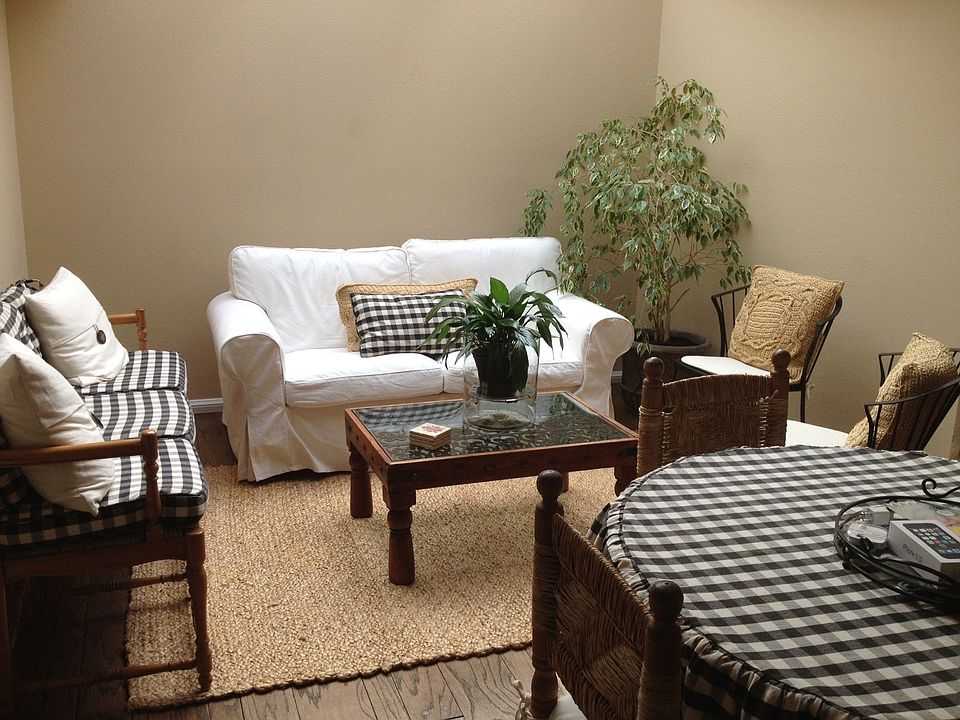 Sitting area off kitchen