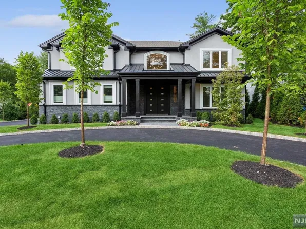 57 Crabtree Ln, Tenafly, NJ 07670