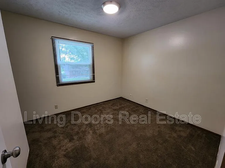 1509 David Dr — Photo 11