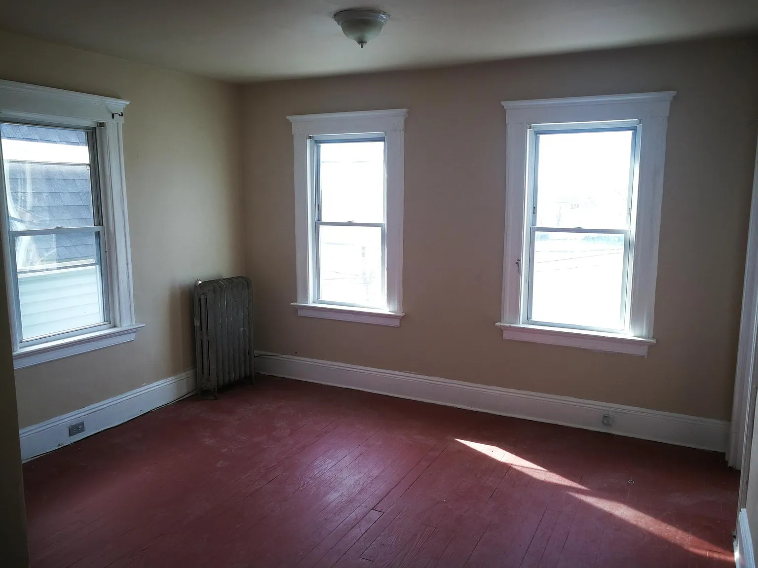 4 bed, 1300 sqft, $2,700 — Photo 2