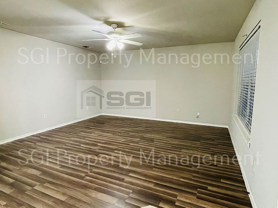 Living room_12302022