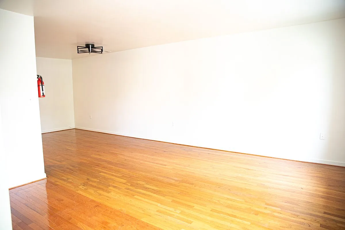 2 bed, 1.0 bath, 937 sqft, $2,980 — Photo 2