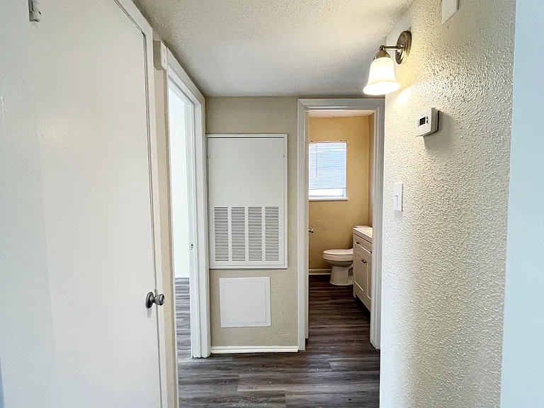 Anderson Point Apartments — Photo 22
