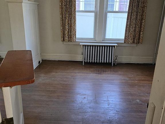 5th image of 4514 Derry St