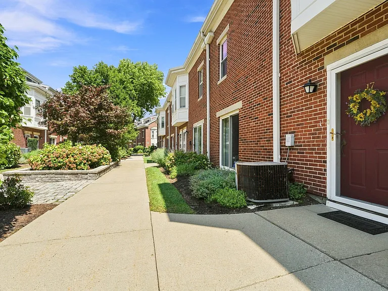 150 Quincy Shore Dr #17 — Photo 1