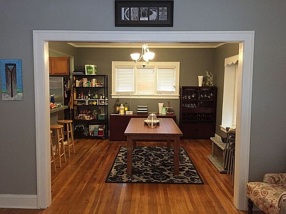3rd image of 700 Lincoln Ave NW
