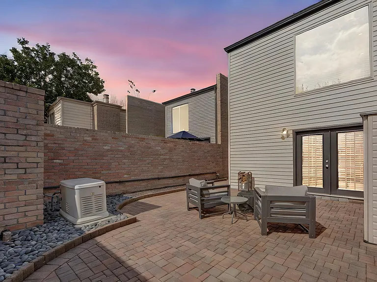 516 S Post Oak Ln #18 — Photo 21