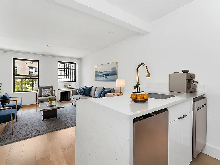 109 1st Ave #5R — Photo 1