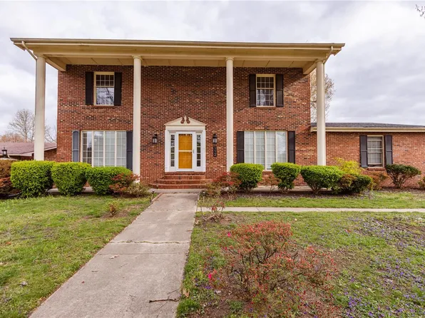 112 Summer Dr, Sikeston, MO 63801