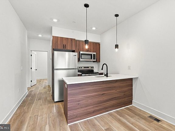 5th image of 947 N 47th St #1