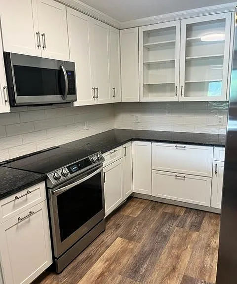5615 Baronswood Cir #105 — Photo 8