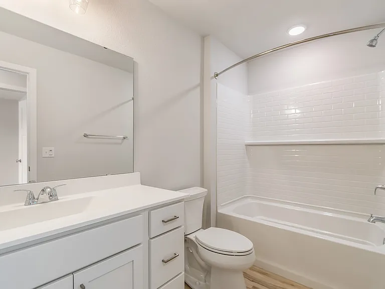 W219N16241 Primrose Ct #1 — Photo 6