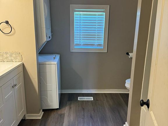 5th image of 1010 N Layton Ave