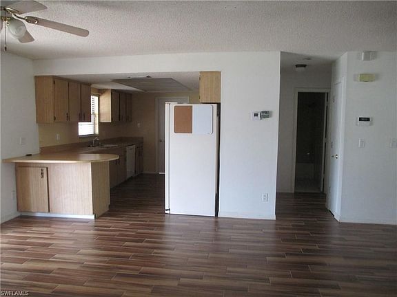 4th image of 1218 NE 3rd St