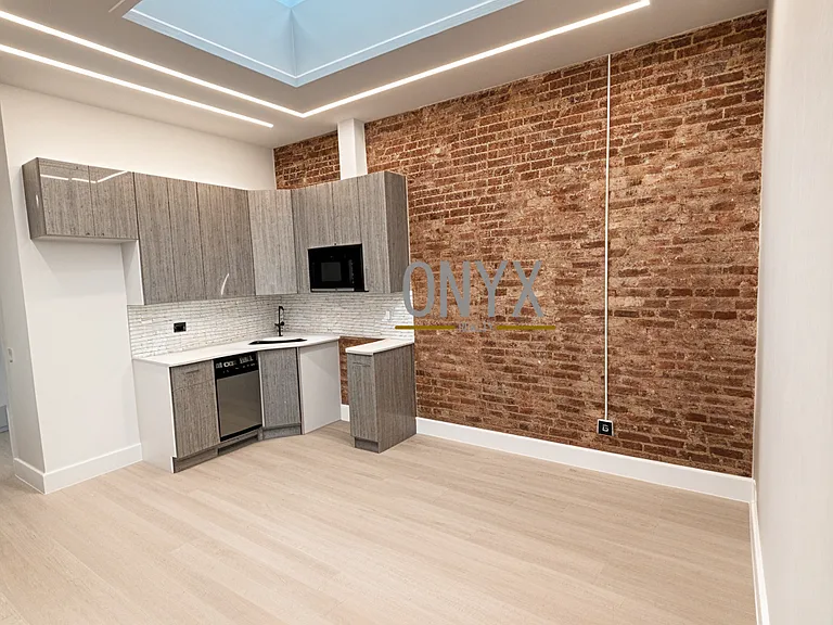 6080 Catalpa Ave #2F — Photo 3