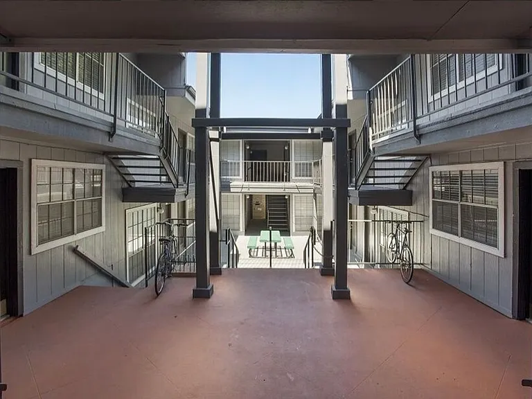 Marian Condos — Photo 55