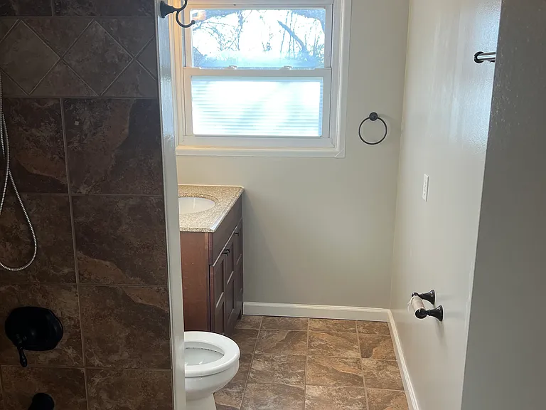 Upstairs bathroom with shower/bathtub