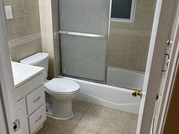 5th image of 107 Stone St #1