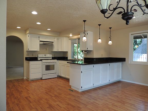 5th image of 9312 NE Woodridge St