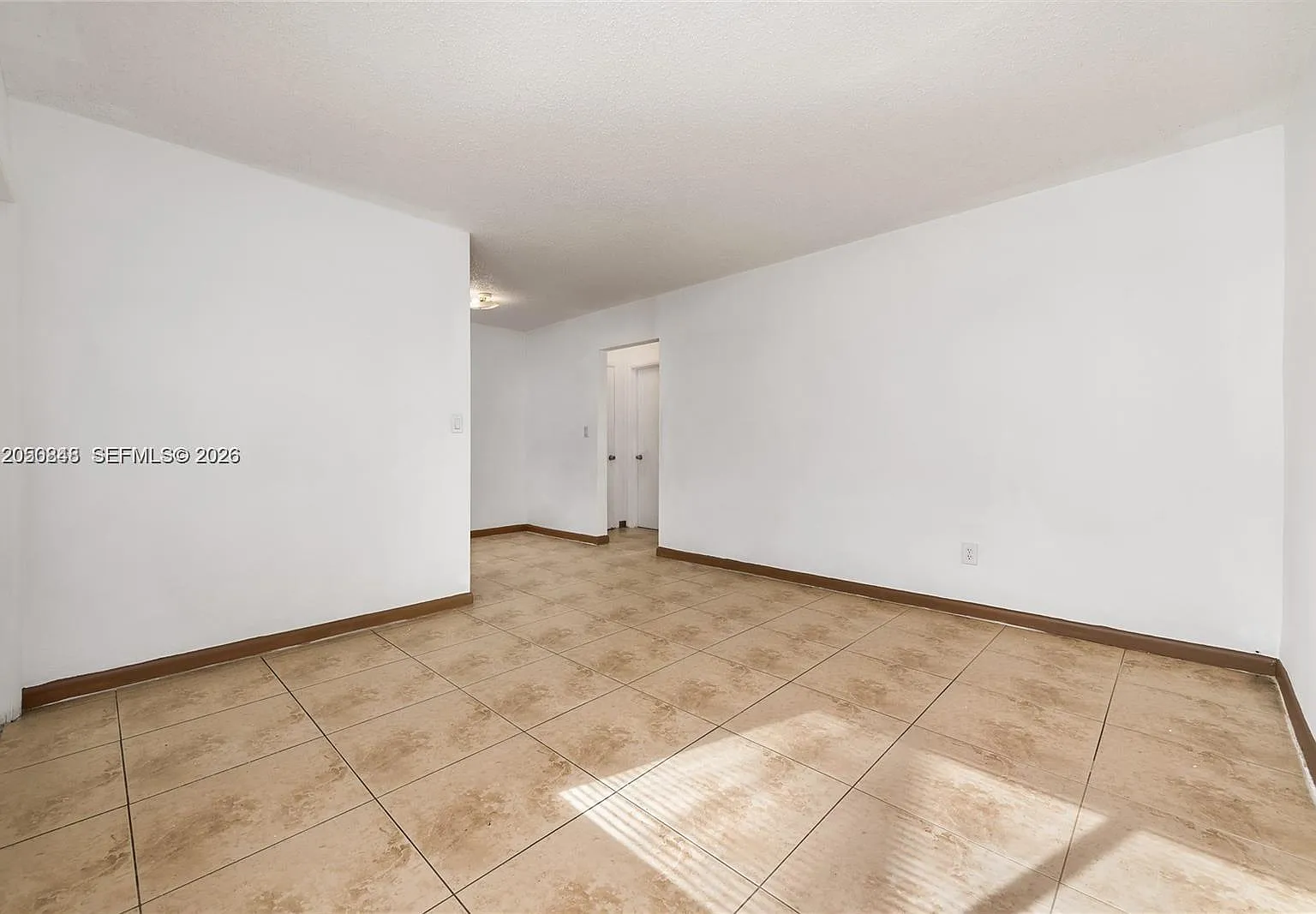 932 Moffett Condo — Photo 3