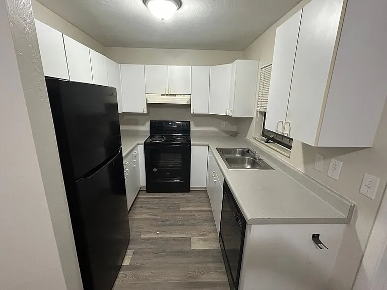 6818 SW 42nd Pl — Photo 4