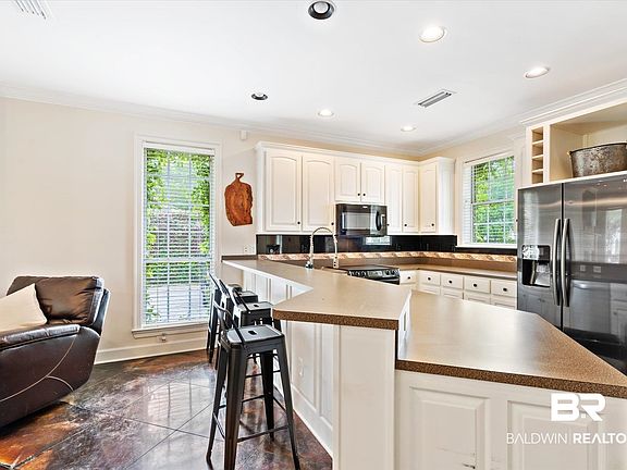 5th image of 868 W Briar Ct