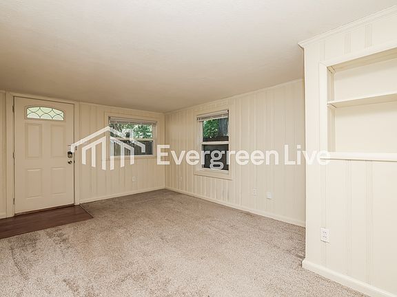 4th image of 2961 Berkley St