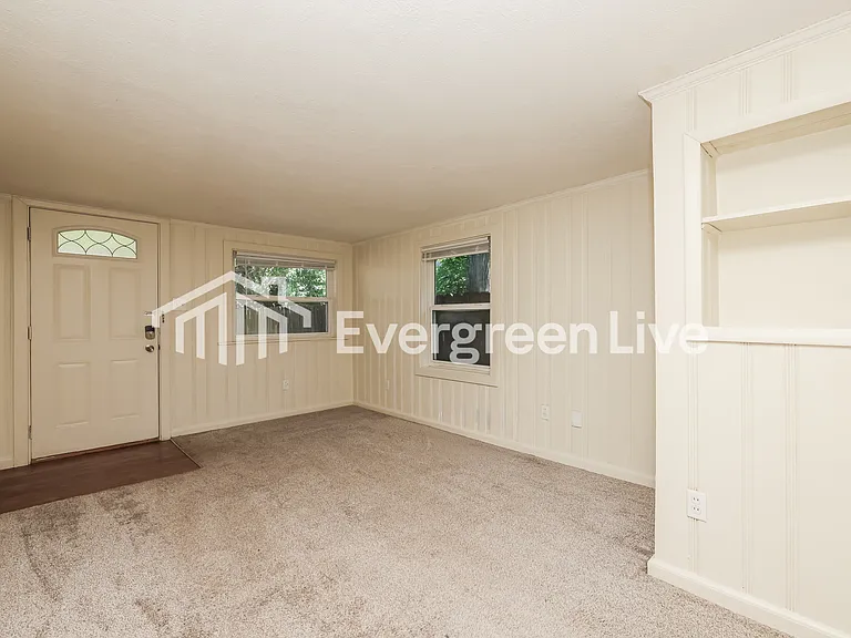 2961 Berkley St — Photo 4