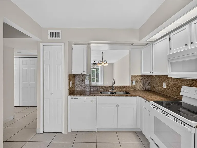 13829 Timberland Dr #101 — Photo 9