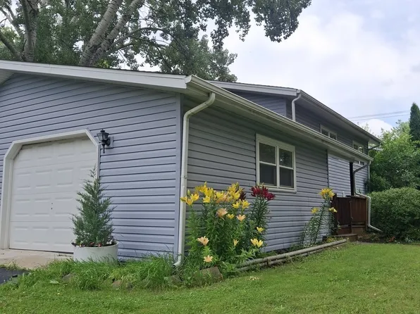 700 Larkdale Row, Wauconda, IL 60084