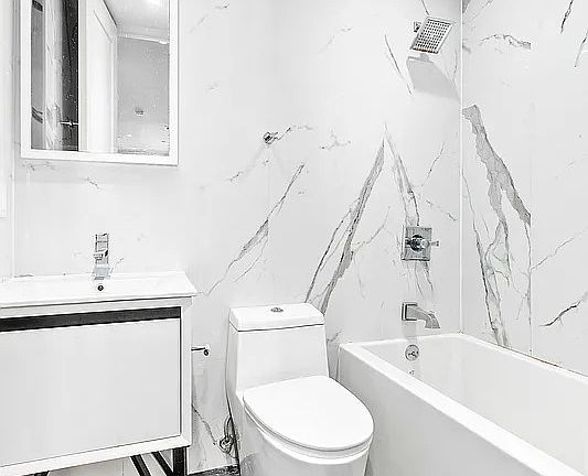 4th image of 307 Cornelia St #3F